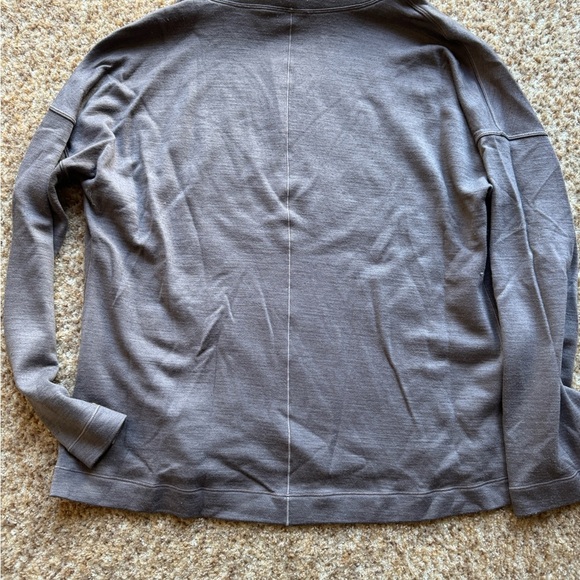 Lululemon turtleneck sweatshirt light purple size 6 - Picture 2 of 3